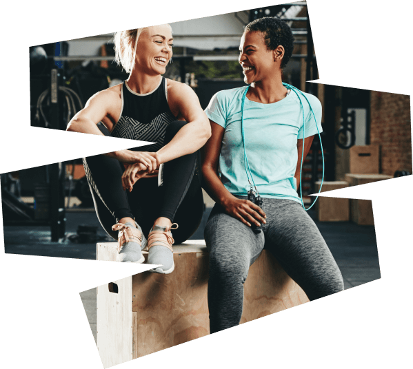 2 people relaxing and chatting in a gym