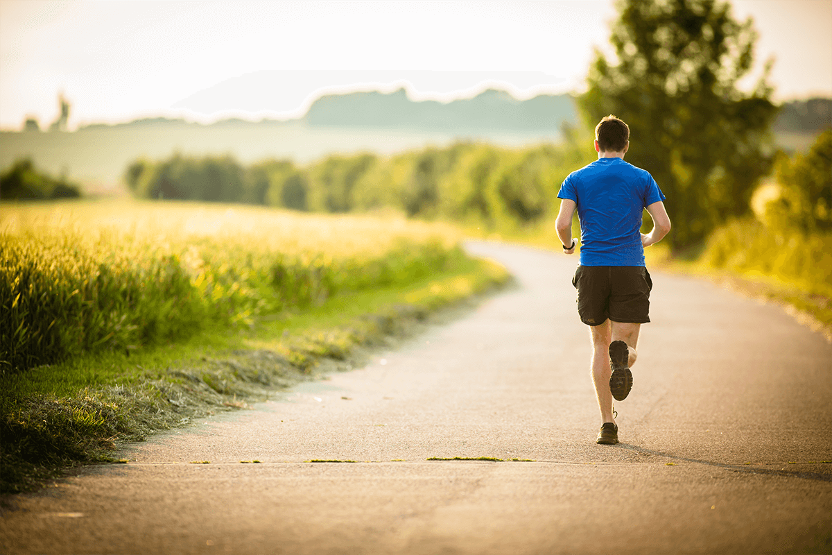 Going to the run. Человек бежит по дороге. Бег. Цитаты про бизнес и успех. Мотивирующие цитаты для достижения цели.